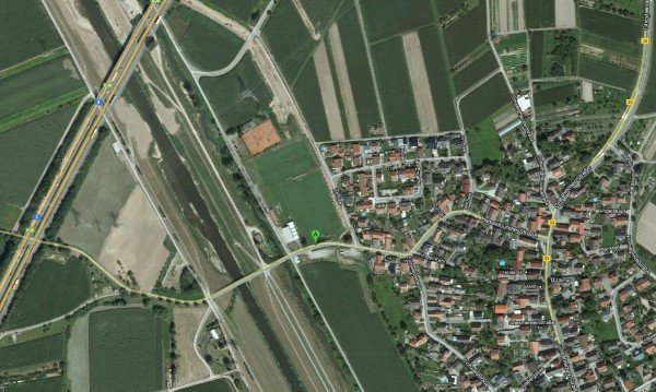 Unser Sportgeländer direkt neben Mühlbach und Kinzig Unser Sportgeländer direkt neben Mühlbach und Kinzig